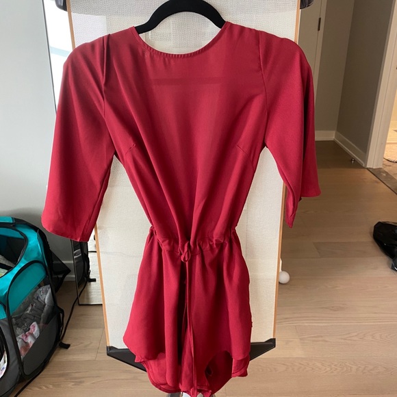 NEVER WORN red flowy romper - Picture 6 of 8